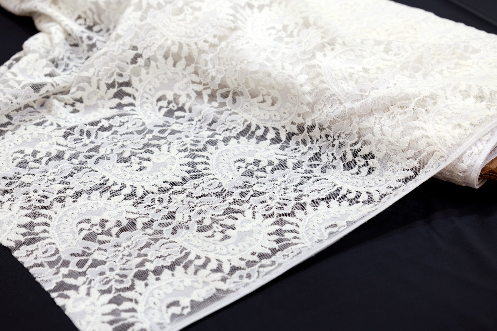 Stretch Lace Paisley White $/foot