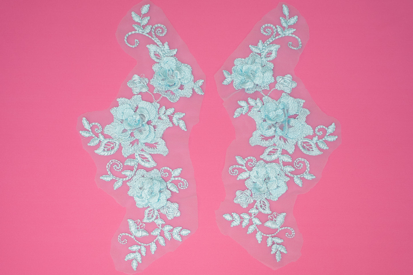 applique-noa-cm27x13-aquamarine-pair-on-pink-canva-5400x3600px