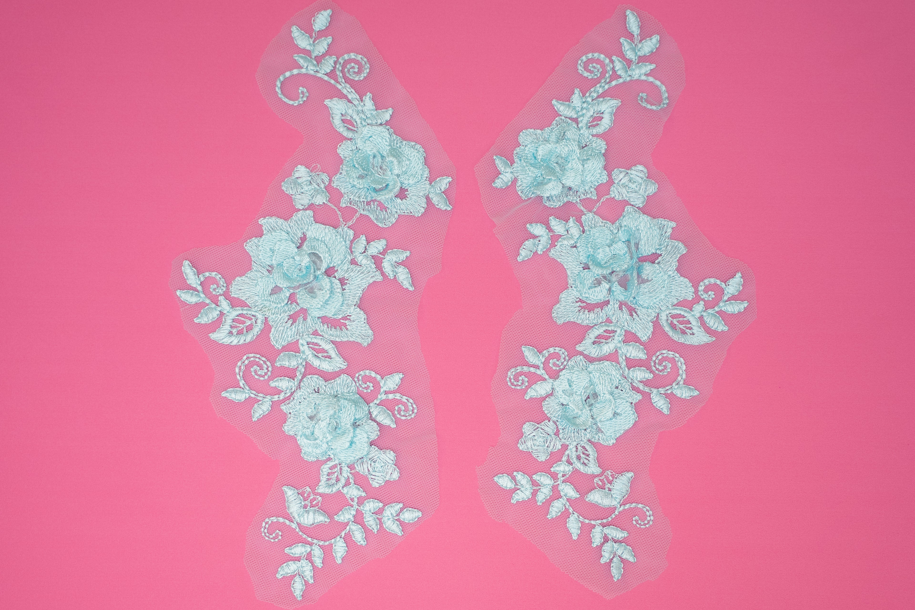 applique-noa-cm27x13-aquamarine-pair-on-pink-canva-5400x3600px