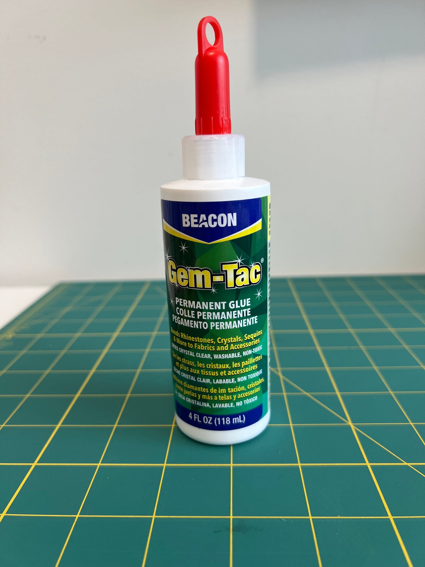 Beacon Gem-Tac Permanent Glue 4Oz (119mL)